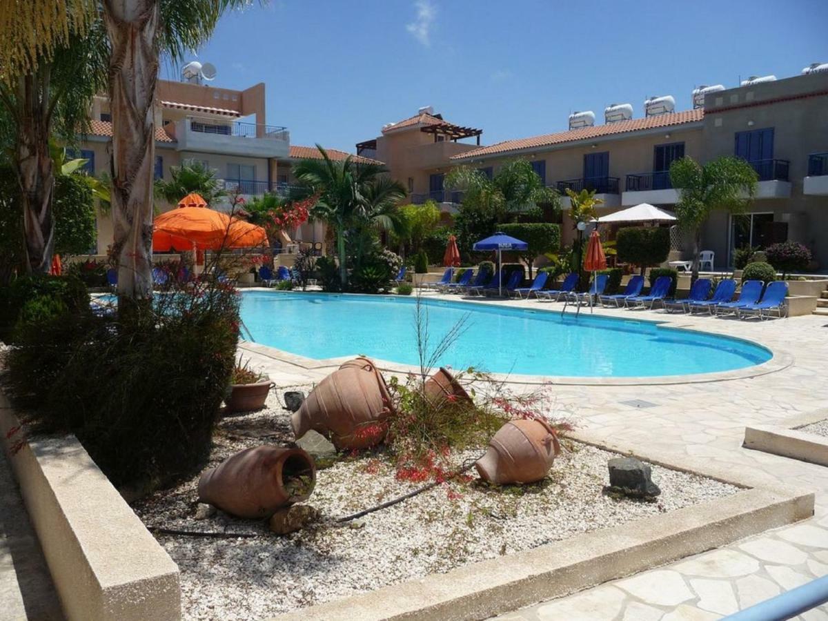 Aurora Townhouse - Complimentary Paphos Airport Transport Villa Exterior photo